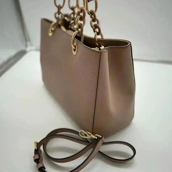 Like New Condition Michael Kors - Picture 8 of 13